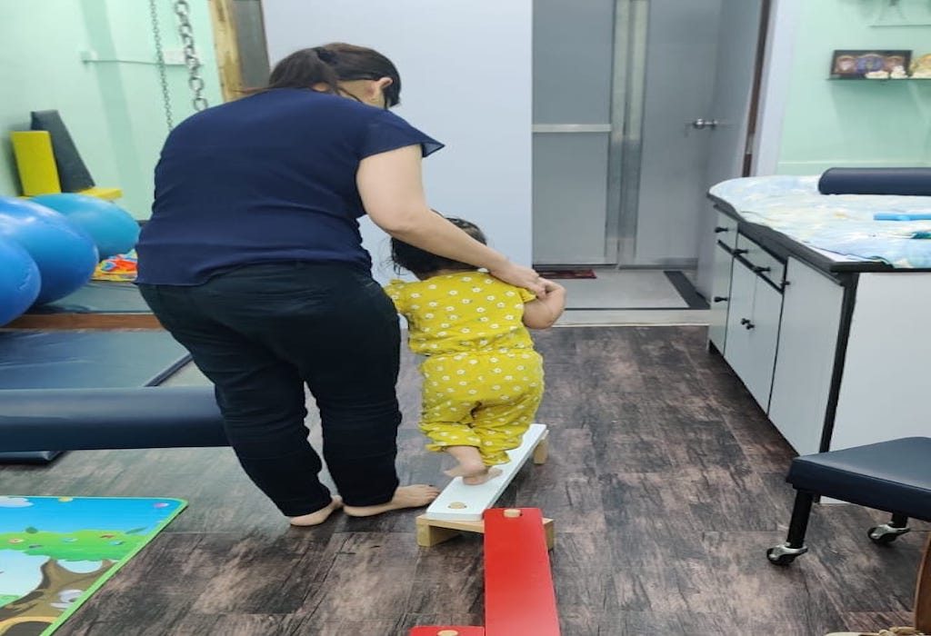 Dr.Vidhi Shah treating patient